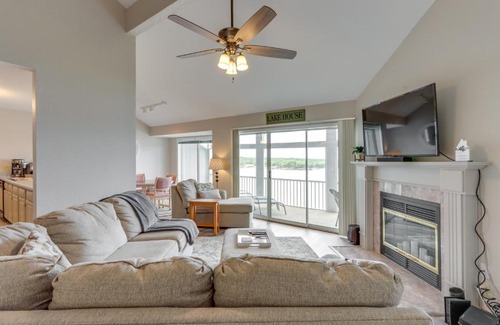 Village of Four Seasons Apartment | Lakefront Ozark Getaway with Views and Community Perks
