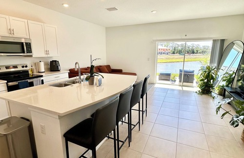 Laurel House | Lakefront + Pool 7min to Nokomis & Venice Beach