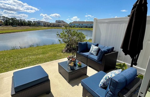 Laurel House | Lakefront + Pool 7min to Nokomis & Venice Beach