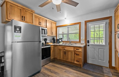 Waupaca House | Lakefront! Private Dock! Kayaks&Paddleboards!