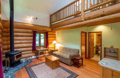 Pemberton Cabin | Lakefront Private Log Cabin, close to Pemberton - The Hummingbird
