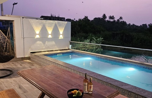 Arpora Villa | Lakefront, Pvt Pool, Caretaker - The BluJam Villa