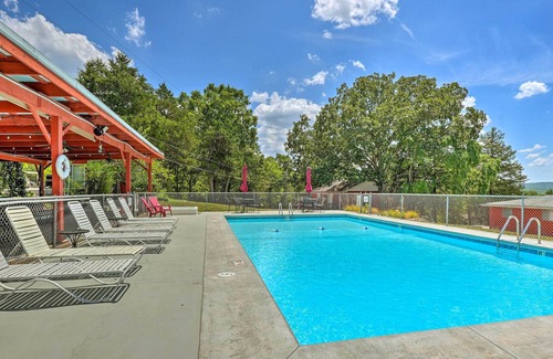 Kimberling City Cabin | Lakefront Reeds Spring Cabin w/ Community Pool!