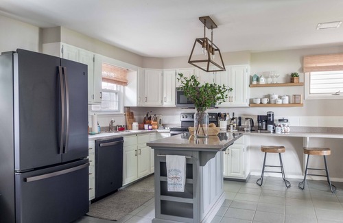 Bemus Point House | Lakefront Renovated 4BR w/Dock, Kayaks, Walk to Bemus Point