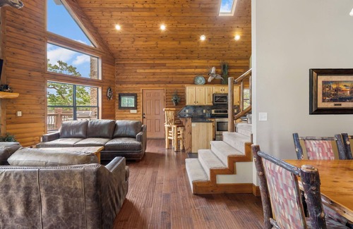 Lampe House | Lakefront Resort Chalet 2~2 Pools~FREE Amenities~Dock~MiniGolf~Waterslide