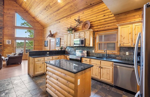 Lampe House | Lakefront Resort Chalet 2~2 Pools~FREE Amenities~Dock~MiniGolf~Waterslide