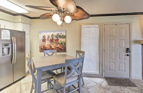 Lake Hamilton Condo | Lakefront resort condo with pool, pickleball, balcony, & AC