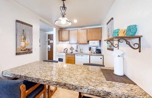South Lake Tahoe Condo | Lakefront retreat with shared pool, hot tub, & sauna - near shopping & skiing