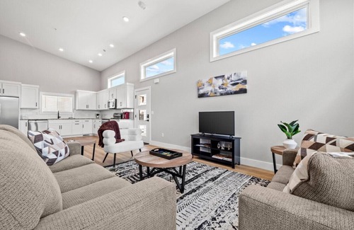 Kimberling City House | Lakefront Retreat | 2 Living Areas, Pool, & Views
