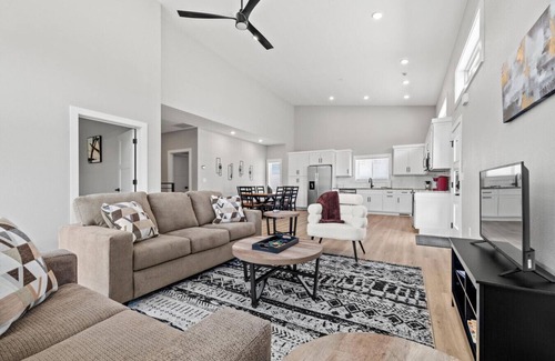 Kimberling City House | Lakefront Retreat | 2 Living Areas, Pool, & Views