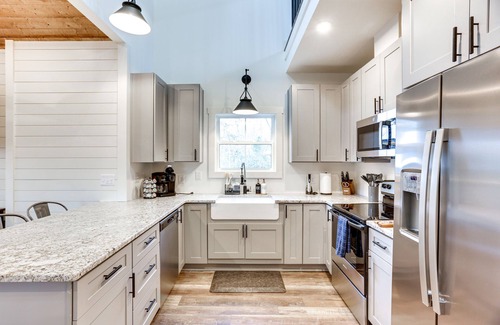 Tracy City Cottage | Lakefront Retreat at Waters Edge w/Fire Pit!