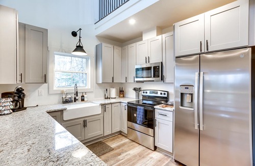 Tracy City Cottage | Lakefront Retreat at Waters Edge w/Fire Pit!