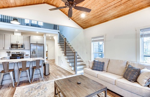 Tracy City Cottage | Lakefront Retreat at Waters Edge w/Fire Pit!