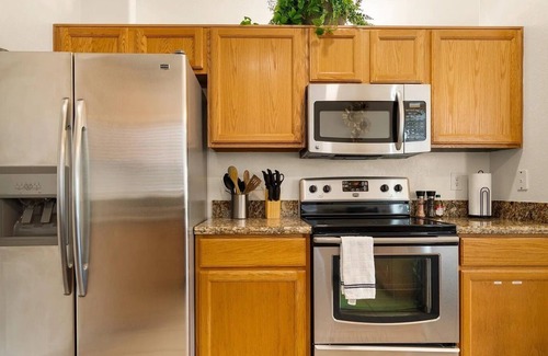 Chandler House | Lakefront Retreat - FREE Heated Pool, Spa, Kayak, Paddleboat, FIRE PIT, Fishing