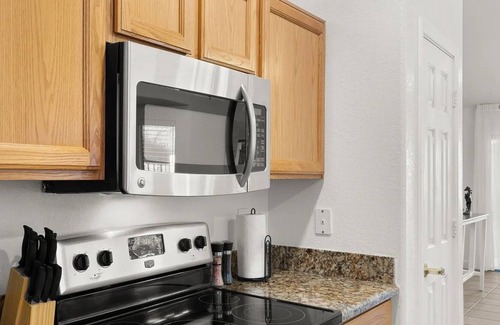 Chandler House | Lakefront Retreat - FREE Heated Pool, Spa, Kayak, Paddleboat, FIRE PIT, Fishing