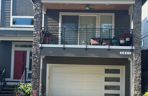 Lakeland North House | Lakefront retreat guest suite