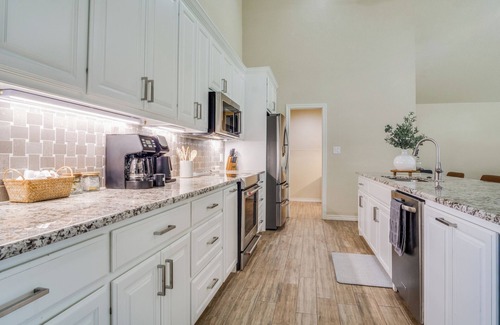 Granbury House | Lakefront Retreat in Granbury – Dock, Fire Pit, Views & Guest House