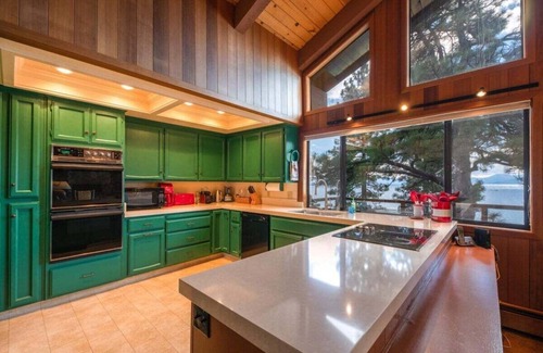 Lake Forest House | Lakefront Retreat in Tahoe City- large home in Dollar Point