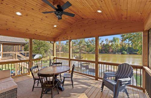 Southmont House | Lakefront Retreat: Kayaks, Dock, Fire Pit & Grill