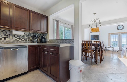 Dashwood Cottage | Lakefront Retreat near Lake Huron! Sleeps 14