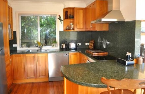 Merimbula House | Lakefront Retreat-Water Frontage-Canoe-Pet-Walk to Beach/Town-Peaceful & Quiet