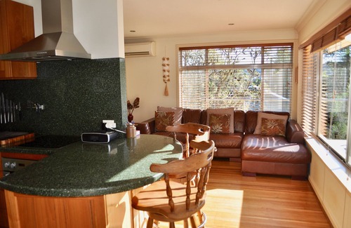Merimbula House | Lakefront Retreat-Water Frontage-Canoe-Pet-Walk to Beach/Town-Peaceful & Quiet