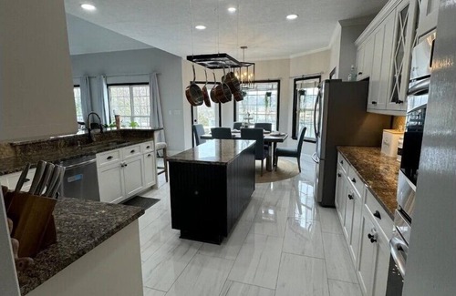 Evans House | Lakefront Retreat with Stunning Pool. Near Ft. Eisenhower, & Augusta National.