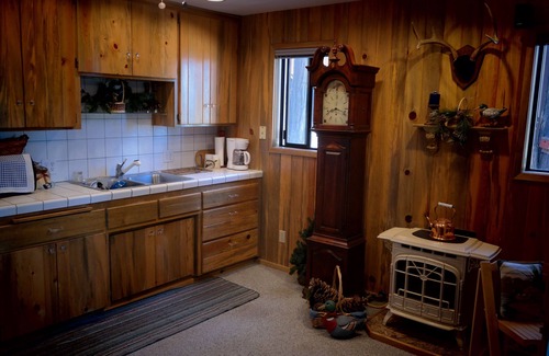 Susanville Cabin | Lakefront Romantic Getaway - The Little Blue Cabin