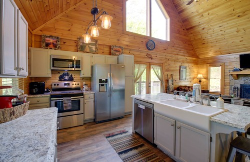 Sevierville Cabin | Lakefront Sevierville Cabin w/Hot Tub & Fire Pit!