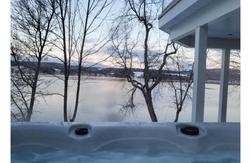 St-Ferdinand Ski Chalet | Lakefront Spa - Chez Bernard L'Hermite