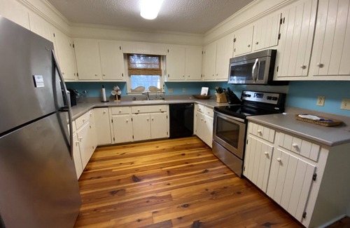 Summerton House | Lakefront Stay on Santee