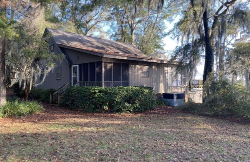 Summerton House | Lakefront Stay on Santee
