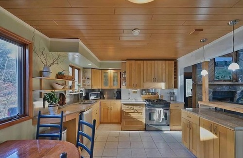 Pocono Summit Ski Chalet | LAKEFRONT Stillwater Lakes Chalet- Hot Tub, Gameroom, Firepit, Kayaks, Dock, BBQ