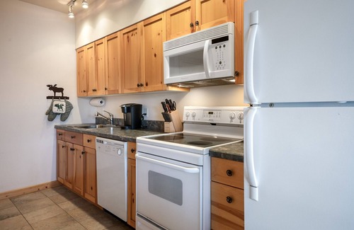 Polson Condo | Lakefront Studio with views!