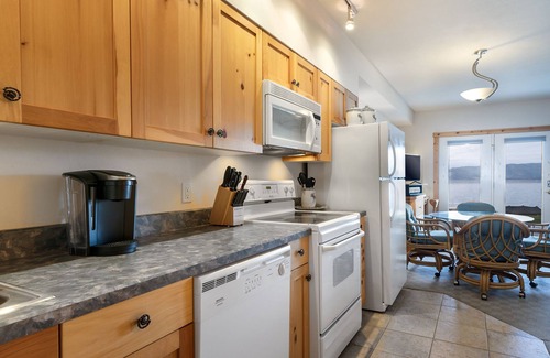 Polson Condo | Lakefront Studio with views!