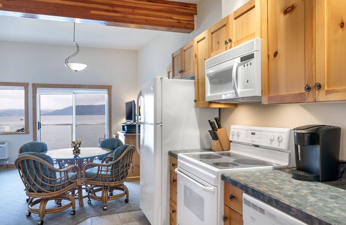 Polson Condo | Lakefront Studio with views!