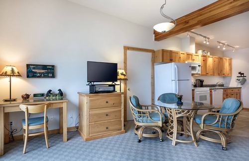 Polson Condo | Lakefront Studio with views!