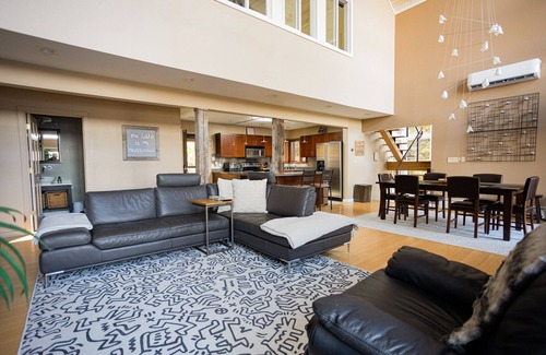 Lake Ariel House | Lakefront Sunsets, Hot Tub, Pool Table, Wet Bar, Kayaks, Canoe, Fire Pit, 2 King Beds, 75" TV