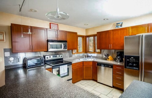 Lake Ariel House | Lakefront Sunsets, Hot Tub, Pool Table, Wet Bar, Kayaks, Canoe, Fire Pit, 2 King Beds, 75" TV