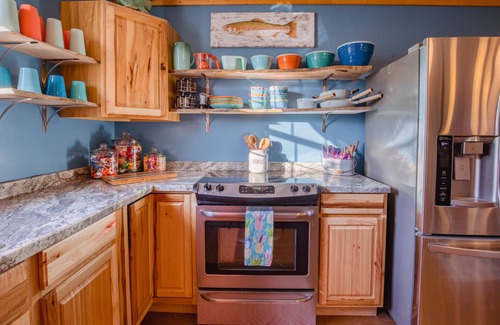 New Market Cottage | Lakefront, Swim, Fish, Kayak, fire pit, star gazing, pet friendly. All on site!