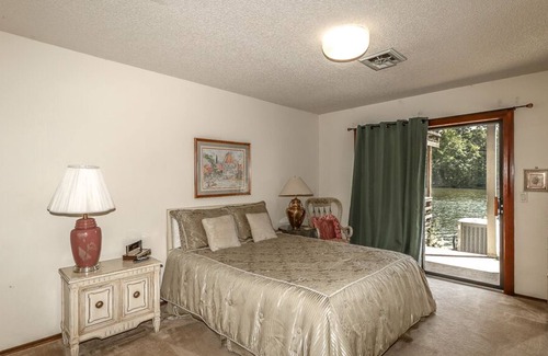 Hot Springs Village House | LAKEFRONT TOWNHOME LOCATED ON LAKE DESOTO IN MADRID COURTS