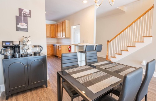 North Charleston House | Lakefront Townhome w Private Deck & Balcony Views