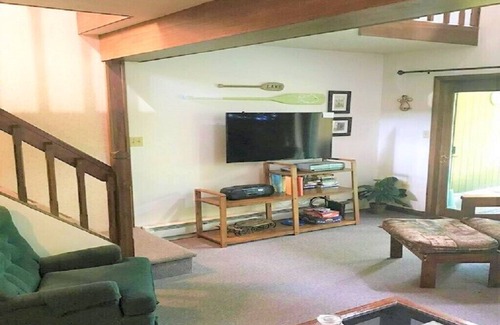 McHenry House | Lakefront Townhome