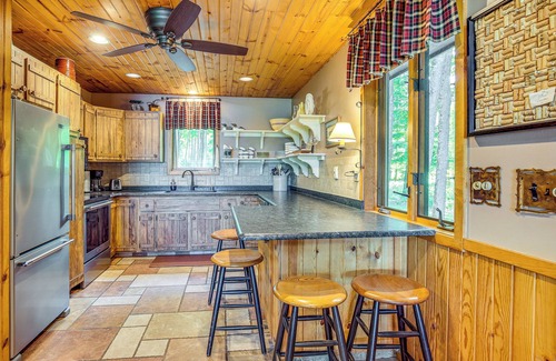 Townsend Cabin | Lakefront Townsend Cabin w/Fire Pit, Private Dock