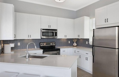 Sandestin House | LAKEFRONT! UPDATED IN PAST 3 months ! Fish out back from porch! Minutes to beach