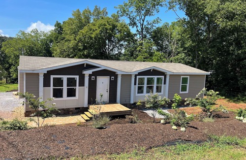Maryville House | Lakefront Vacation Home - boat ramp and dock - 3 bedroom, 2 bath