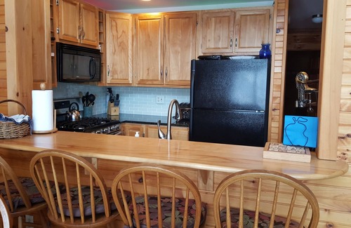 Derby House | Lakefront Vacation Home~get away~Hot tub on deck~Fish/Paddle~Kayaks/Canoes/2 SUP