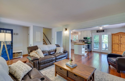 Bracey House | Lakefront Vacation Rental w/Views & Hot Tub!