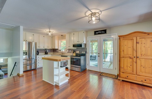 Bracey House | Lakefront Vacation Rental w/Views & Hot Tub!