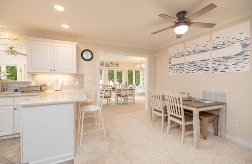 Henrico House | Lakefront View, 5BR, PET-Friendly, Firepit, Dock, Games, Up to 14